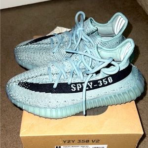 Yeezy Big Kids size 6